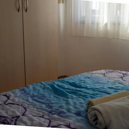 Guest house Guesthouse Bonaca 3*
