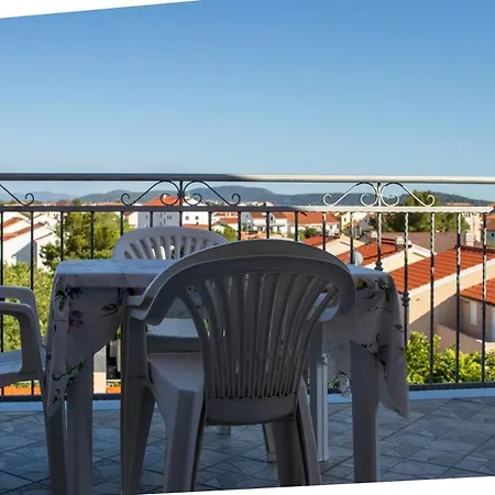 Guest house Guesthouse Bonaca 3*