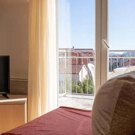Guest house Guesthouse Bonaca 3*