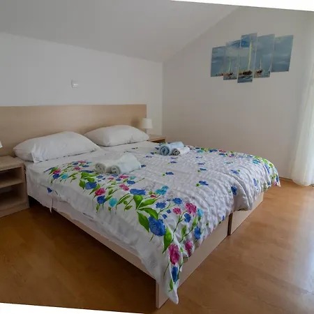Guesthouse Bonaca 3* Srima
