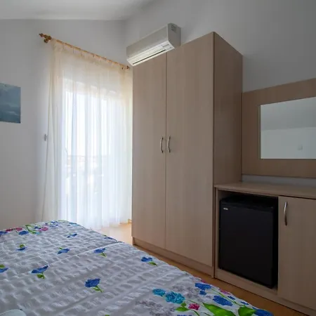 Guest house Guesthouse Bonaca 3*