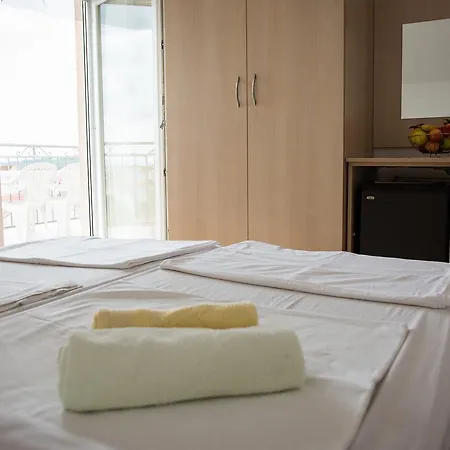 Guest house Guesthouse Bonaca 3*